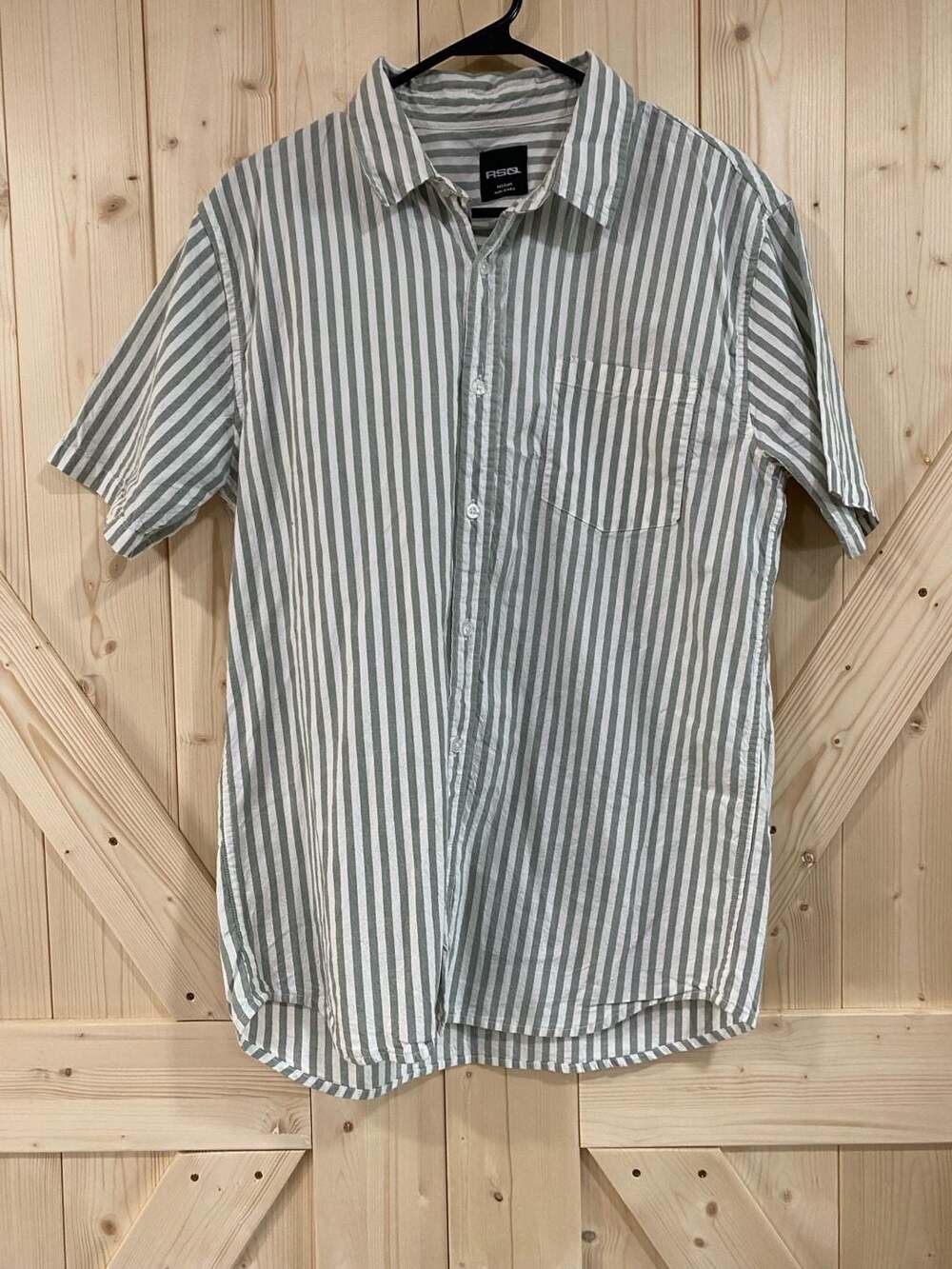 RSQ Green and White Striped Short Sleeve Button Down Shirt Medium